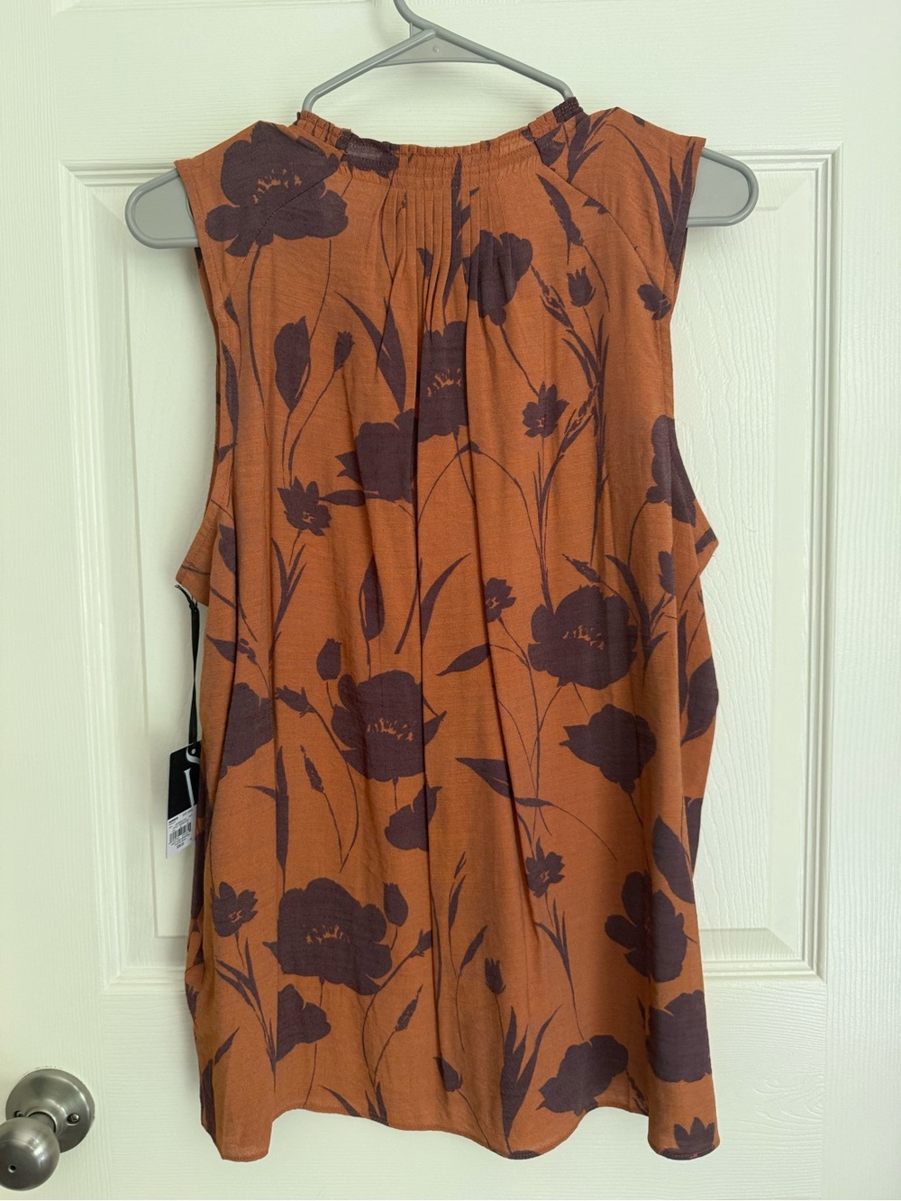 Simply Vera Rust Floral V-Neck Sleeveless Top - Picture 3 of 3